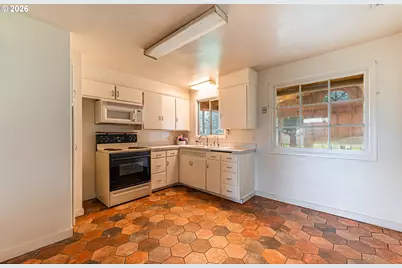 630 Gilbert St, Eugene, OR 97402 - Photo 5