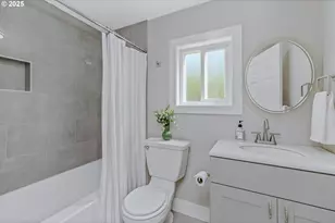 8220 SE Gray St, Happy Valley, OR 97086 - Photo 17