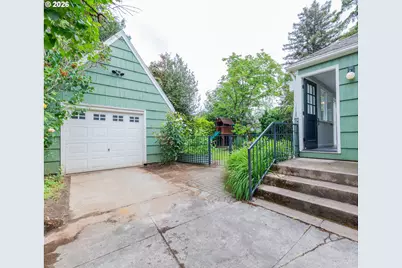 7421 N Jersey St, Portland, OR 97203 - Photo 41