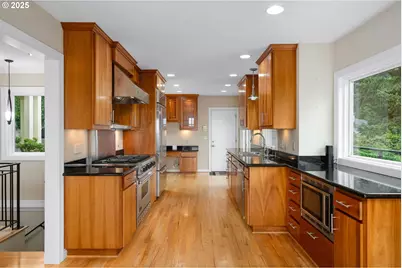 3250 SW Donner Way Ct, Portland, OR 97239 - Photo 13