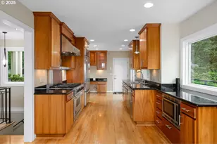 3250 SW Donner Way Ct, Portland, OR 97239 - Photo 13