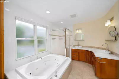 3250 SW Donner Way Ct, Portland, OR 97239 - Photo 23