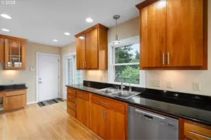 3250 SW Donner Way Ct, Portland, OR 97239 - Photo 15