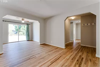 875 W 18th Ave, Eugene, OR 97402 - Photo 5