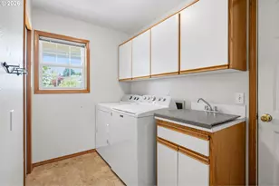 200 N 31st Ave, Cornelius, OR 97113 - Photo 15