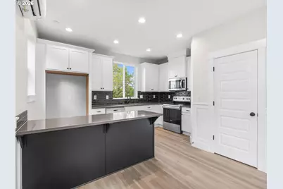3624 SW Vermont St, Portland, OR 97219 - Photo 5