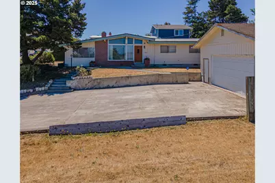 1900 Grant St, North Bend, OR 97459 - Photo 41