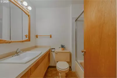 1900 Grant St, North Bend, OR 97459 - Photo 21