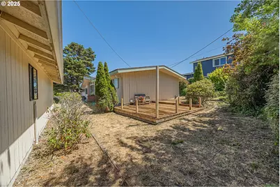 1900 Grant St, North Bend, OR 97459 - Photo 5