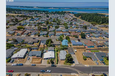 1900 Grant St, North Bend, OR 97459 - Photo 3