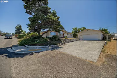 1900 Grant St, North Bend, OR 97459 - Photo 39