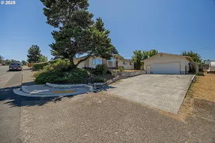 1900 Grant St, North Bend, OR 97459 - Photo 39