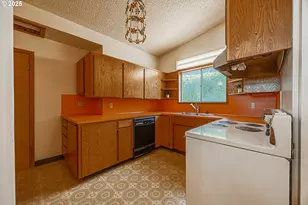 1900 Grant St, North Bend, OR 97459 - Photo 13