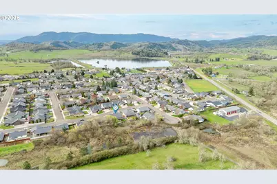 310 Ashwood St, Sutherlin, OR 97479 - Photo 5