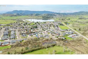 310 Ashwood St, Sutherlin, OR 97479 - Photo 5