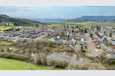 310 Ashwood St, Sutherlin, OR 97479 - Photo 5