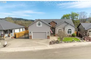 310 Ashwood St, Sutherlin, OR 97479 - Photo 1