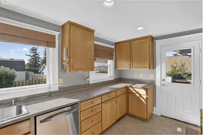 335 N 6th St, Saint Helens, OR 97051 - Photo 33