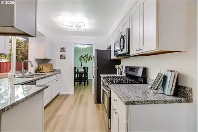 6050 SW Cross Creek Dr, Beaverton, OR 97078 - Photo 9