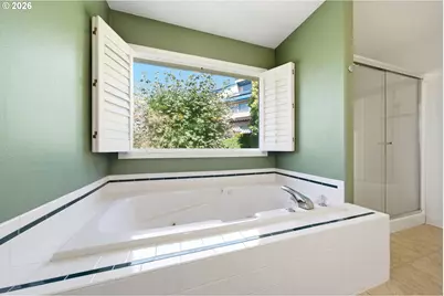 7816 SE Alta Verde Dr, Portland, OR 97266 - Photo 33