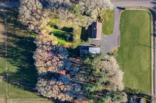 10061 NW Valley Vista Rd, Hillsboro, OR 97124 - Photo 3