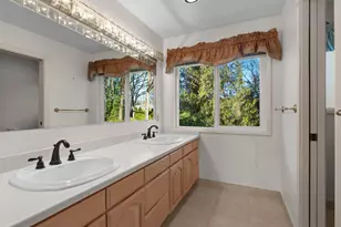 10061 NW Valley Vista Rd, Hillsboro, OR 97124 - Photo 25