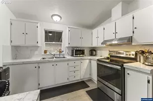 12323 SE Holgate Blvd, Portland, OR 97236 - Photo 11