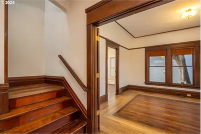 990 W 7th Ave, Eugene, OR 97402 - Photo 9