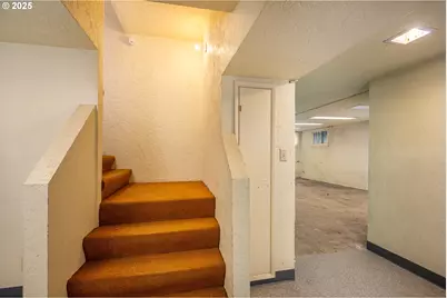 990 W 7th Ave, Eugene, OR 97402 - Photo 29