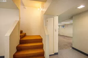 990 W 7th Ave, Eugene, OR 97402 - Photo 29