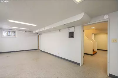 990 W 7th Ave, Eugene, OR 97402 - Photo 33