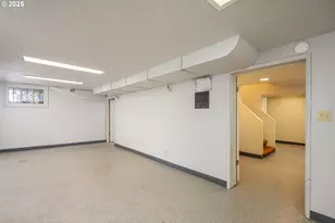 990 W 7th Ave, Eugene, OR 97402 - Photo 33