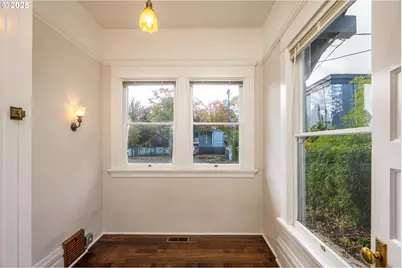 990 W 7th Ave, Eugene, OR 97402 - Photo 13