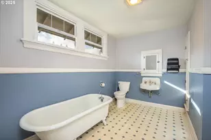 990 W 7th Ave, Eugene, OR 97402 - Photo 23