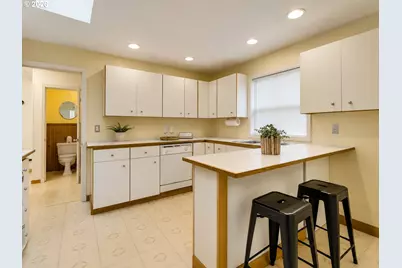 6470 SW Old Scholls Ferry Rd, Portland, OR 97223 - Photo 5