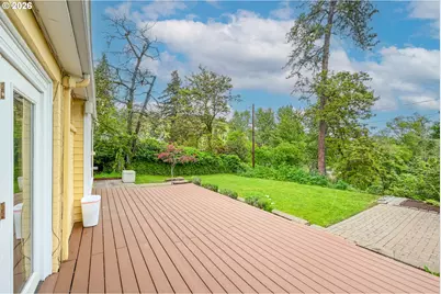 347 W Riverside Dr, Roseburg, OR 97470 - Photo 35