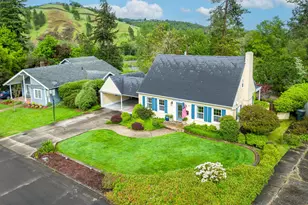 347 W Riverside Dr, Roseburg, OR 97470 - Photo 3
