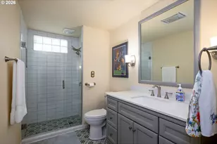 347 W Riverside Dr, Roseburg, OR 97470 - Photo 21