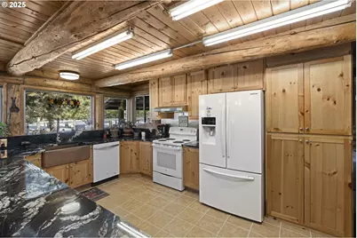 140643 Kamloop Ln, Gilchrist, OR 97737 - Photo 13