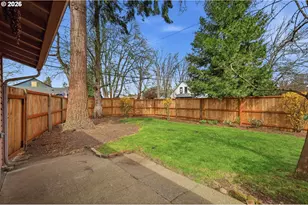 446 E St, Springfield, OR 97477 - Photo 35
