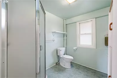 446 E St, Springfield, OR 97477 - Photo 23