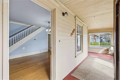 446 E St, Springfield, OR 97477 - Photo 9