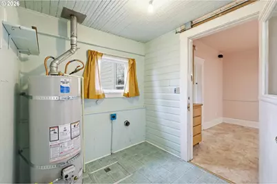 446 E St, Springfield, OR 97477 - Photo 33