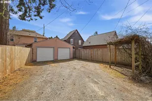 446 E St, Springfield, OR 97477 - Photo 39