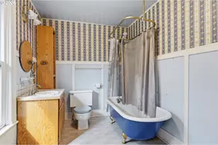 446 E St, Springfield, OR 97477 - Photo 31