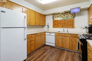 17707 SE Washington St, Portland, OR 97233 - Photo 9