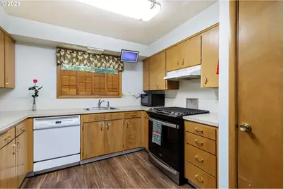 17707 SE Washington St, Portland, OR 97233 - Photo 13