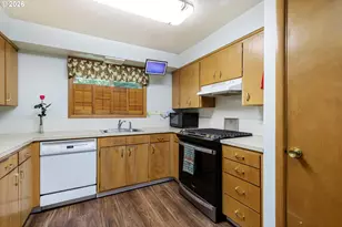 17707 SE Washington St, Portland, OR 97233 - Photo 13