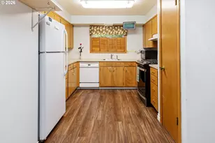 17707 SE Washington St, Portland, OR 97233 - Photo 11