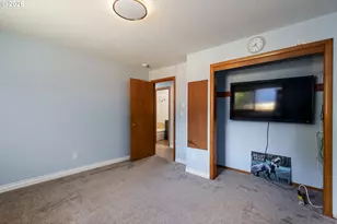 17707 SE Washington St, Portland, OR 97233 - Photo 19